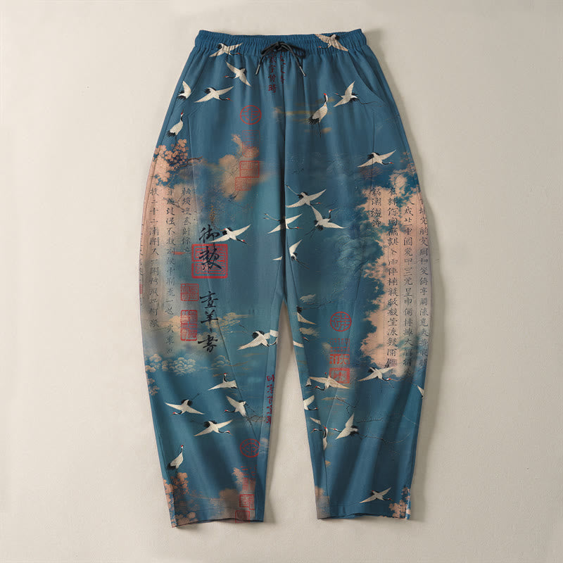 Buddha Stones Pantaloni da uomo affusolati con coulisse e tasche, in puro cotone, con motivo calligrafico di gru e nuvole. - image 2
