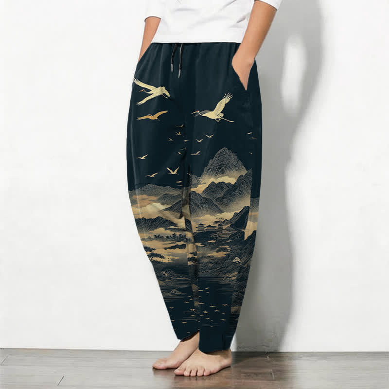 Buddha Stones Pantaloni da uomo affusolati con coulisse e tasche, in puro cotone, con motivo nuvola, montagna e gru. - image 1