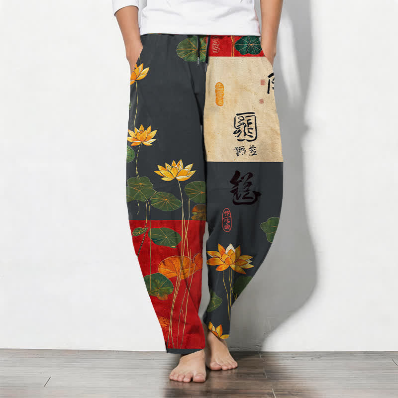 Buddha Stones Pantaloni da uomo affusolati con coulisse e tasche, in puro cotone, con motivo patchwork a calligrafia di loto. - Grigio ardesia - US/UK/AU50, EU60 (5XL) - image 0