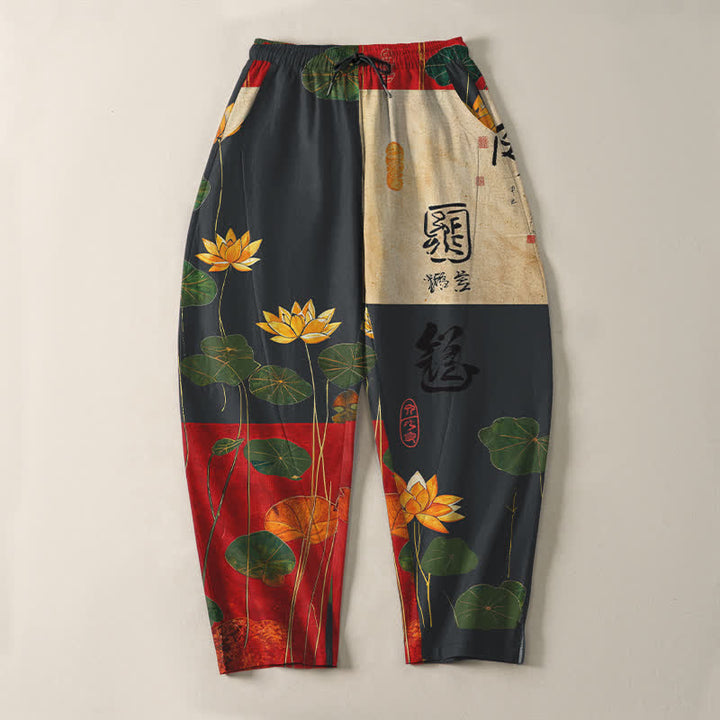 Buddha Stones Pantaloni da uomo affusolati con coulisse e tasche, in puro cotone, con motivo patchwork a calligrafia di loto. - image 2