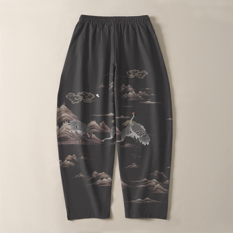 Buddha Stones Pantaloni da uomo affusolati con coulisse e tasche, in puro cotone, con motivo gru, nuvole e montagne. - image 3