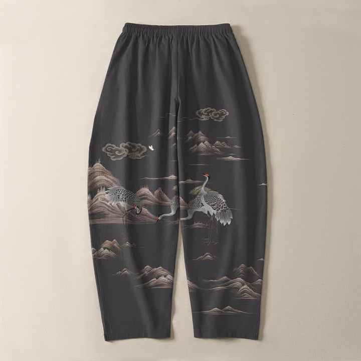 Buddha Stones Pantaloni da uomo affusolati con coulisse e tasche, in puro cotone, con motivo gru, nuvole e montagne. - image 3