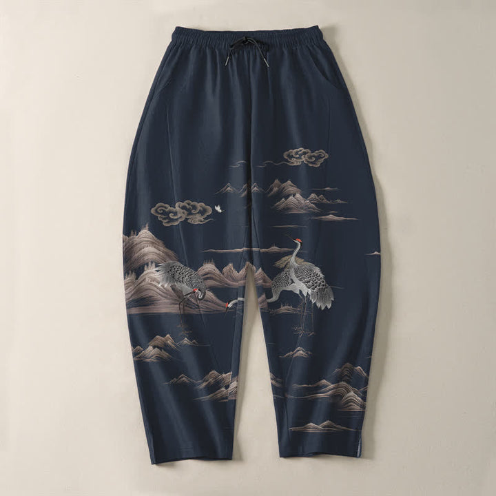 Buddha Stones Pantaloni da uomo affusolati con coulisse e tasche, in puro cotone, con motivo gru, nuvole e montagne. - image 9
