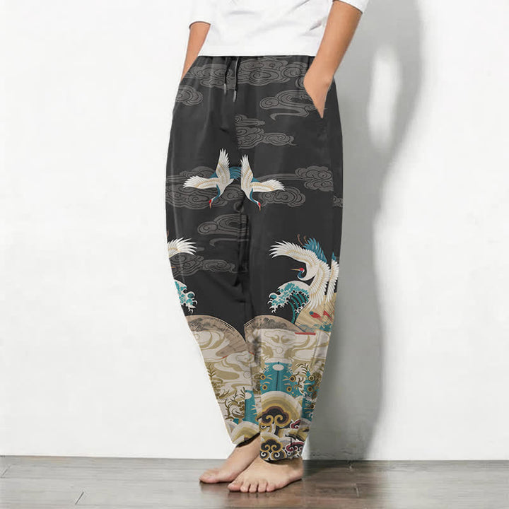 Buddha Stones Pantaloni da uomo affusolati con coulisse e tasche, in puro cotone, con motivo a onde e nuvole, stampa gru. - image 8