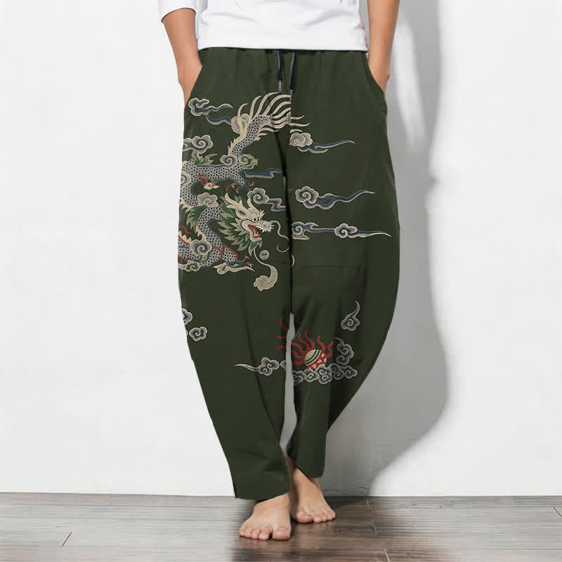 Buddha Stones Pantaloni da uomo affusolati con coulisse e tasche, in puro cotone, con motivo drago, nuvola e palla di fuoco. - Verde scuro - US/UK/AU50, EU60 (5XL) - image 7