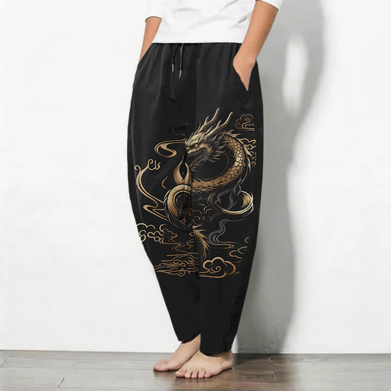 Buddha Stones Pantaloni da uomo affusolati con coulisse e tasche, in puro cotone, con motivo drago dorato e nuvole di buon auspicio. - image 1