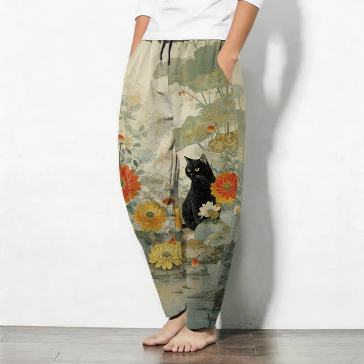 Buddha Stones Pantaloni da uomo affusolati in puro cotone con motivo floreale e gatto nero orientale, con coulisse e tasche. - image 1