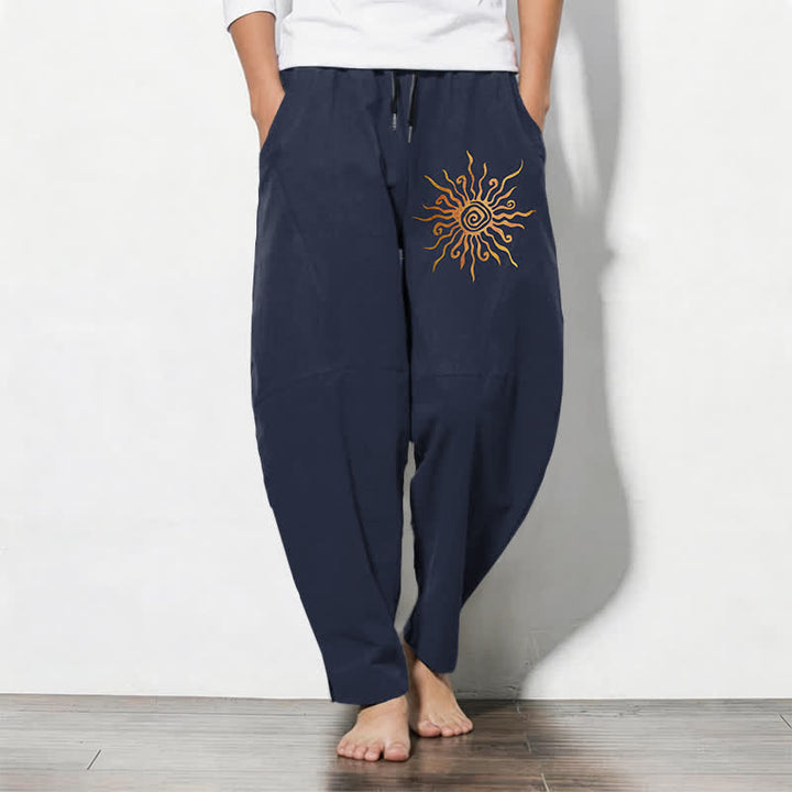 Buddha Stones Pantaloni da uomo affusolati in puro cotone con motivo a spirale "Sole Dorato" e coulisse, con tasche. - Marina - US/UK/AU50, EU60 (5XL) - image 7