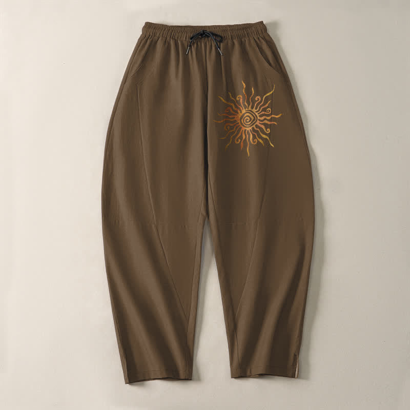 Buddha Stones Pantaloni da uomo affusolati in puro cotone con motivo a spirale "Sole Dorato" e coulisse, con tasche. - image 13