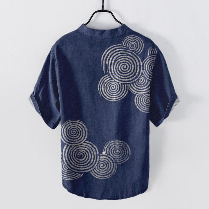 Buddha Stones Camicia da uomo a maniche corte con mezzo bottone e motivo a spirale in cotone. - image 1