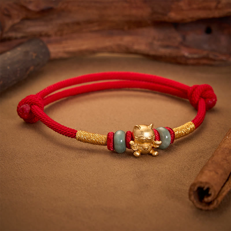 Braccialetto con perline di giada a forma di gatto portafortuna, intrecciato a mano con filo rosso e Buddha Stones. - image 1