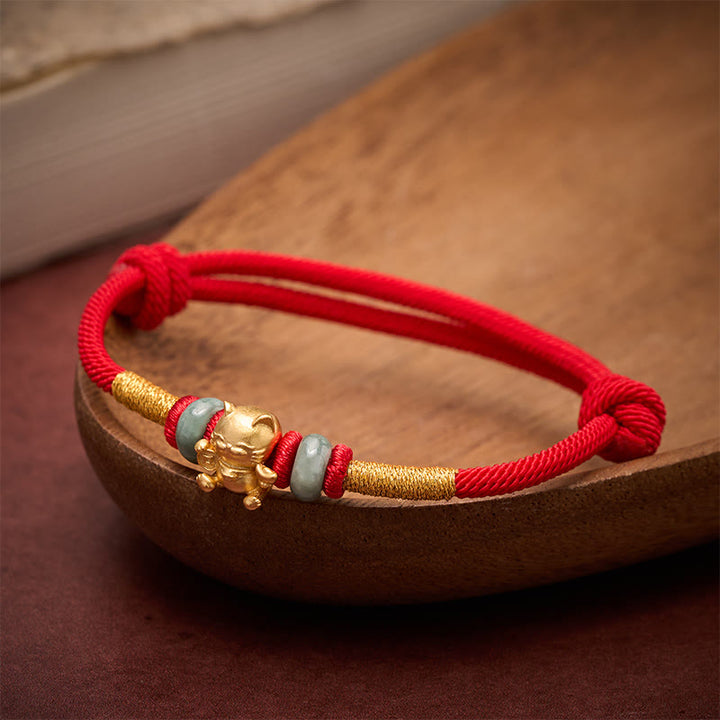 Braccialetto con perline di giada a forma di gatto portafortuna, intrecciato a mano con filo rosso e Buddha Stones. - image 2