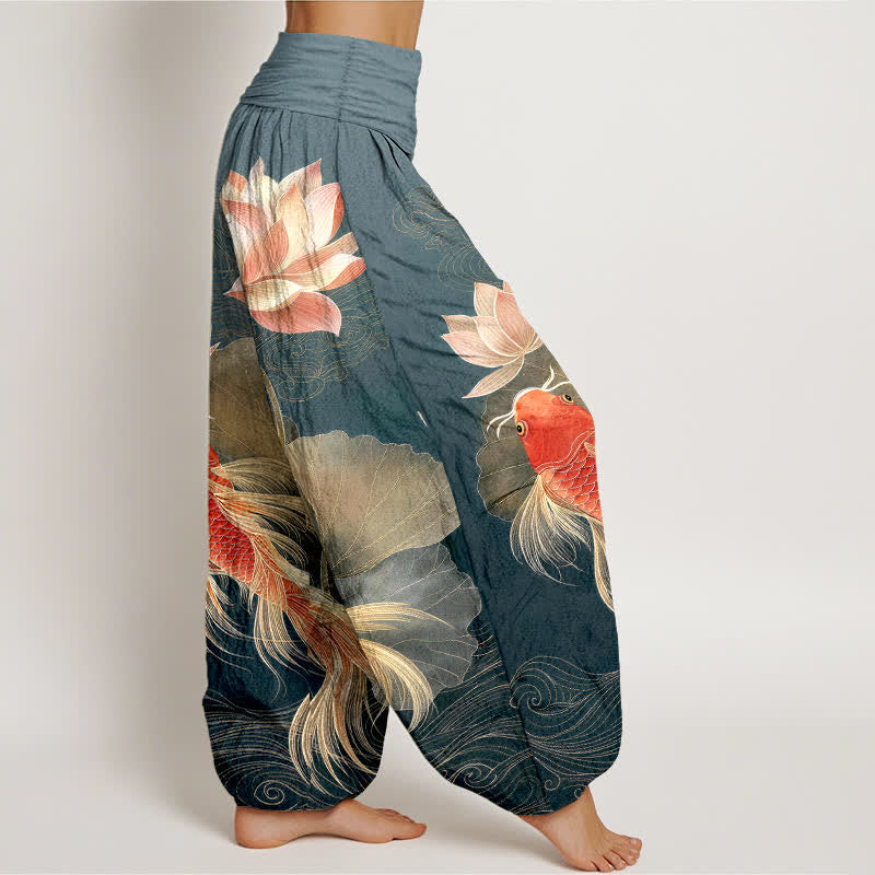 Buddha Stones Eleganti pantaloni harem da donna in cotone con motivo a carpe koi dorate e loto, con elastico in vita. - image 2