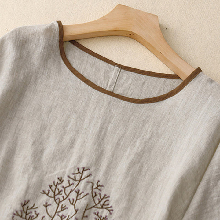 T-shirt da donna a maniche corte con scollo rotondo e coulisse, con ricamo di un albero e motivo Buddha Stones. - image 8