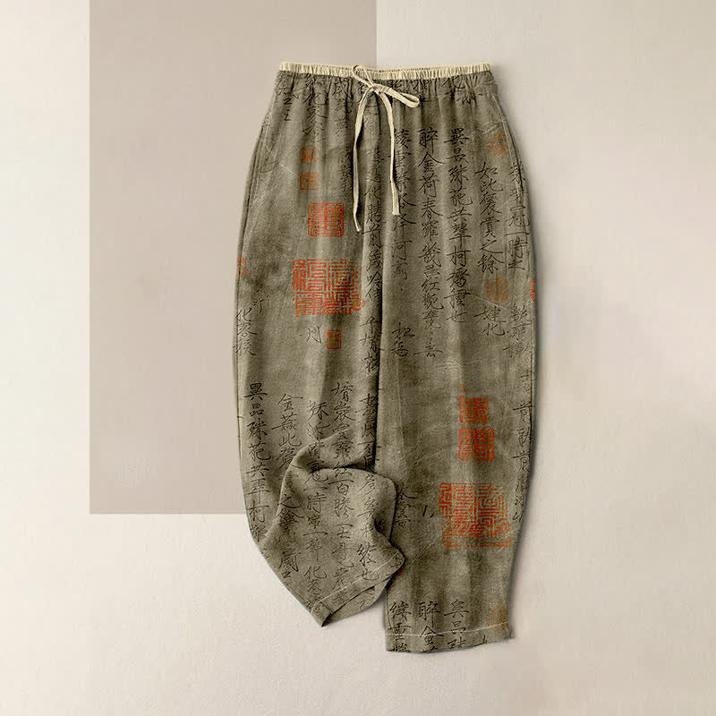 Buddha Stones Pantaloni da donna in puro cotone con elastico in vita e tasche, con motivo a sigillo e calligrafia vintage. - Oliva - US16, UK/AU20, EU48 (3XL) - image 4