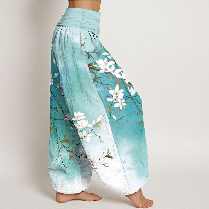 Buddha Stones Pantaloni harem da donna in puro cotone bianco con motivo a rami di magnolia e vita elasticizzata. - image 1