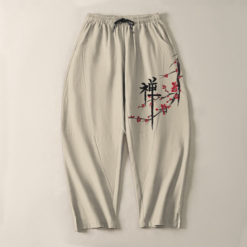 Buddha Stones Pantaloni da uomo affusolati con coulisse e tasche, in puro cotone, con motivo floreale Zen a fiori di prugno. - image 2