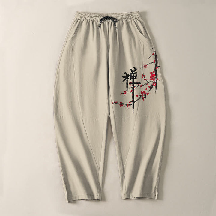 Buddha Stones Pantaloni da uomo affusolati con coulisse e tasche, in puro cotone, con motivo floreale Zen a fiori di prugno. - image 2