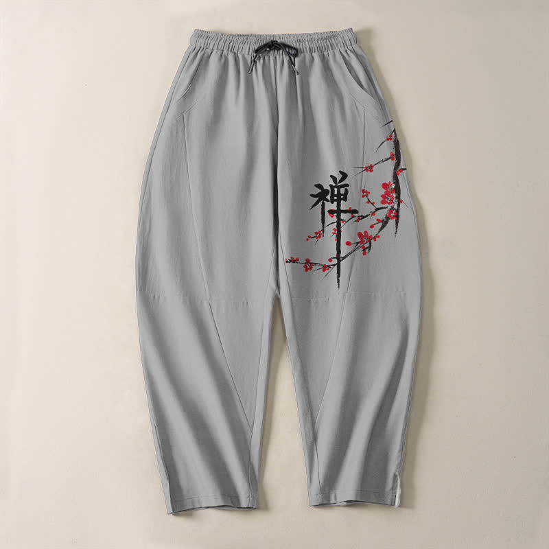 Buddha Stones Pantaloni da uomo affusolati con coulisse e tasche, in puro cotone, con motivo floreale Zen a fiori di prugno. - image 13