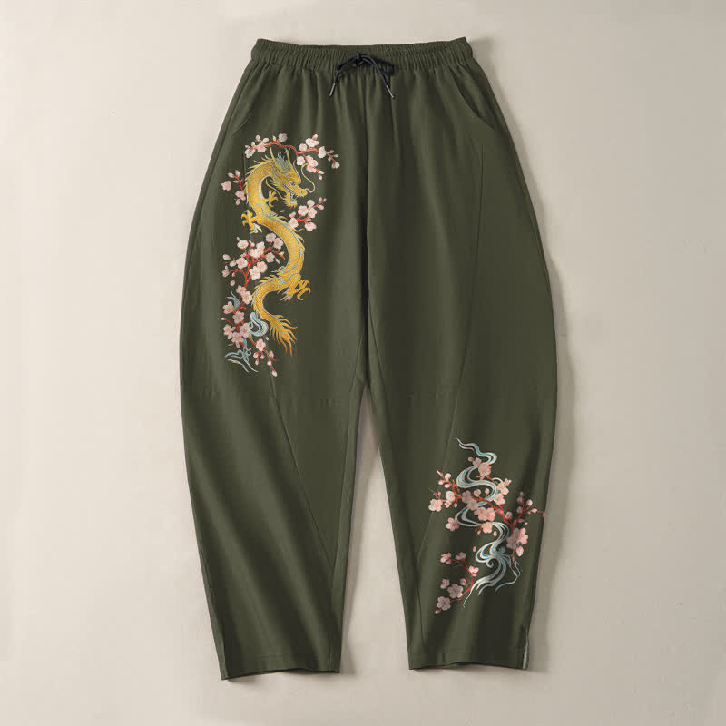 Buddha Stones Pantaloni da uomo affusolati in puro cotone con coulisse e tasche, fantasia "Dragon Blossom" dorata. - image 13