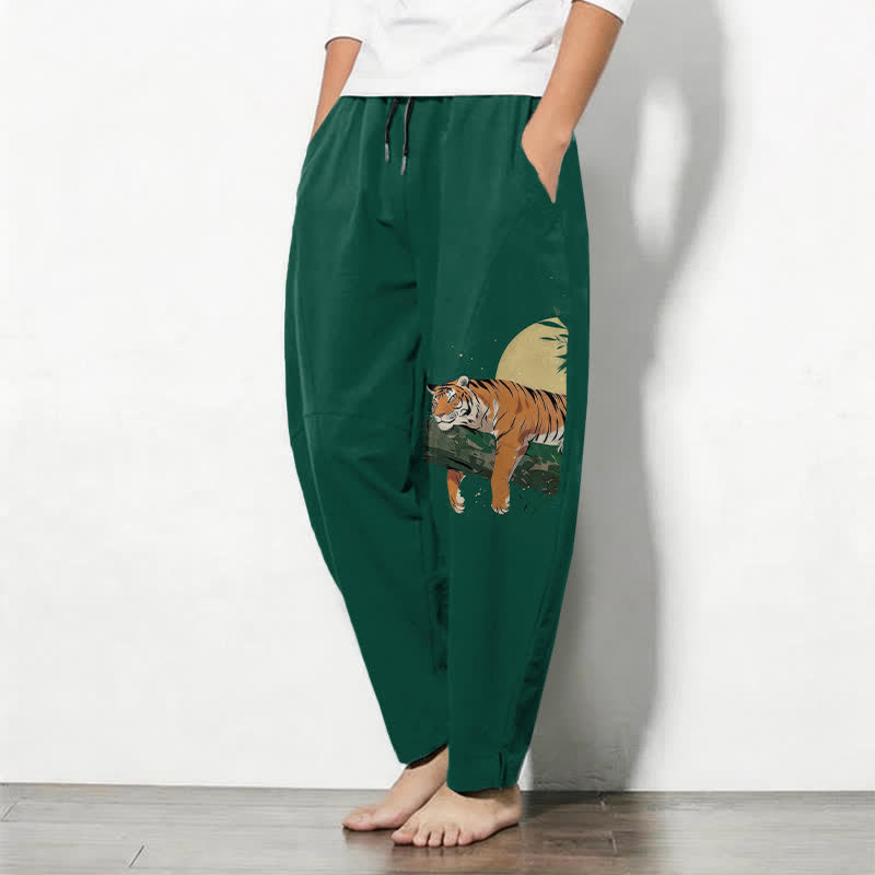 Buddha Stones Pantaloni da uomo affusolati in puro cotone con coulisse e tasche, con motivo tigre e luna reclinata. - image 8