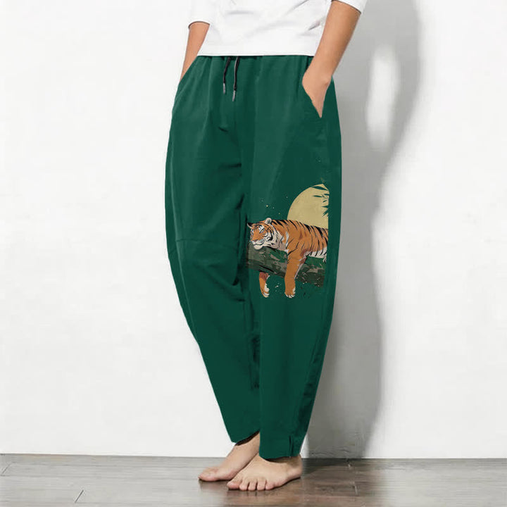 Buddha Stones Pantaloni da uomo affusolati in puro cotone con coulisse e tasche, con motivo tigre e luna reclinata. - image 8