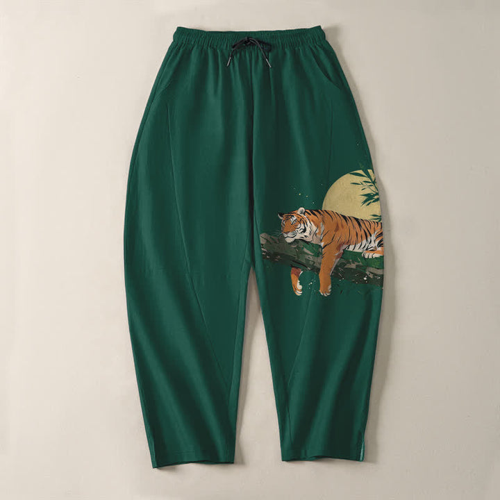 Buddha Stones Pantaloni da uomo affusolati in puro cotone con coulisse e tasche, con motivo tigre e luna reclinata. - image 9