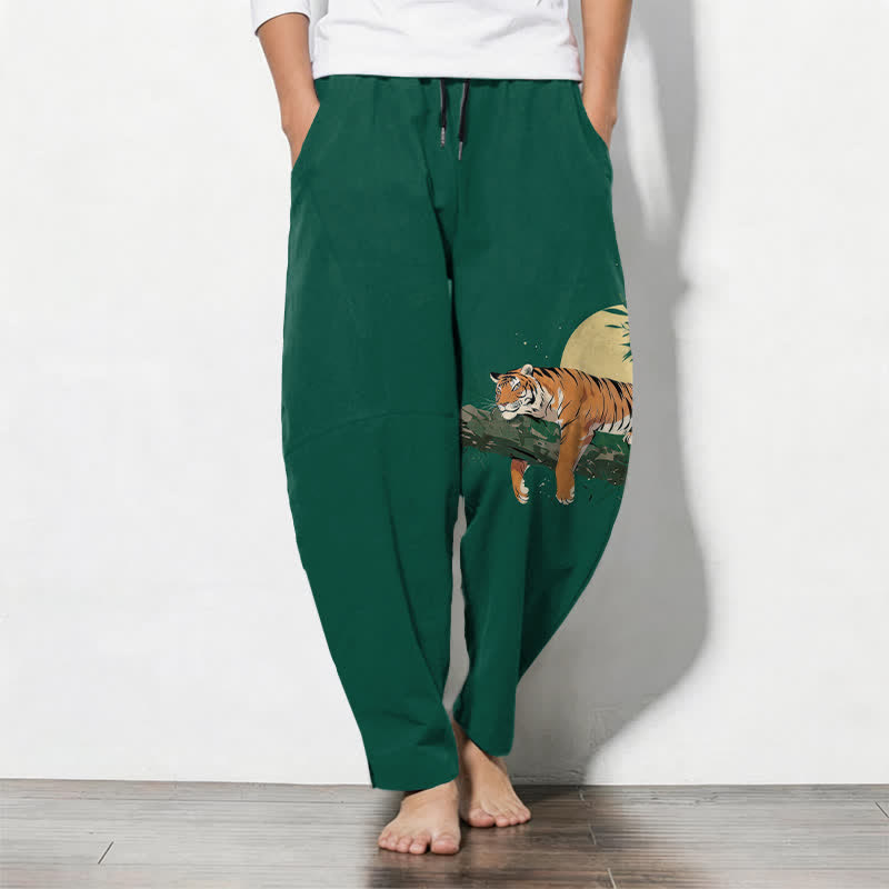 Buddha Stones Pantaloni da uomo affusolati in puro cotone con coulisse e tasche, con motivo tigre e luna reclinata. - Verde - US/UK/AU50, EU60 (5XL) - image 7