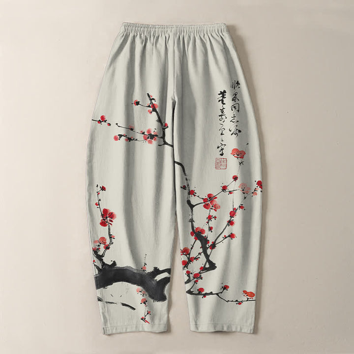 Buddha Stones Pantaloni da uomo affusolati con coulisse e tasche, in puro cotone, con motivo a fiori di pruno e scritta calligrafica. - image 3