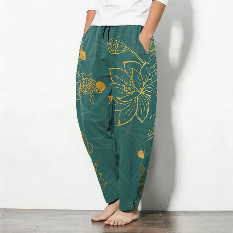 Buddha Stones Pantaloni da uomo affusolati in puro cotone con coulisse e motivo loto dorato e carpe koi, con tasche. - image 1