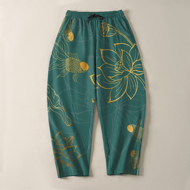 Buddha Stones Pantaloni da uomo affusolati in puro cotone con coulisse e motivo loto dorato e carpe koi, con tasche. - image 2