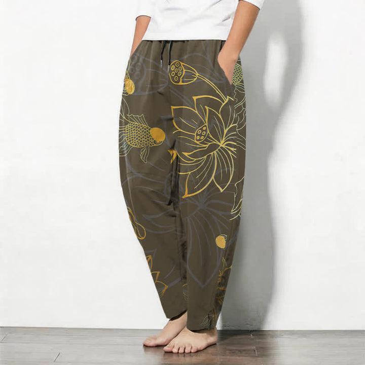 Buddha Stones Pantaloni da uomo affusolati in puro cotone con coulisse e motivo loto dorato e carpe koi, con tasche. - image 12