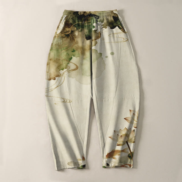 Buddha Stones Pantaloni da uomo affusolati con coulisse e tasche, in puro cotone con stampa Lotus Koi effetto inchiostro. - image 9
