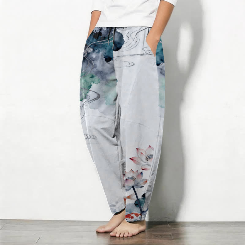 Buddha Stones Pantaloni da uomo affusolati con coulisse e tasche, in puro cotone con stampa Lotus Koi effetto inchiostro. - image 12