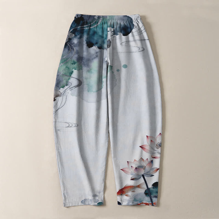 Buddha Stones Pantaloni da uomo affusolati con coulisse e tasche, in puro cotone con stampa Lotus Koi effetto inchiostro. - image 14
