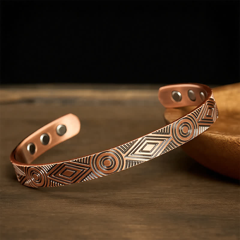 Buddha Stones Bracciale aperto in rame rosso con incisioni geometriche. - image 7