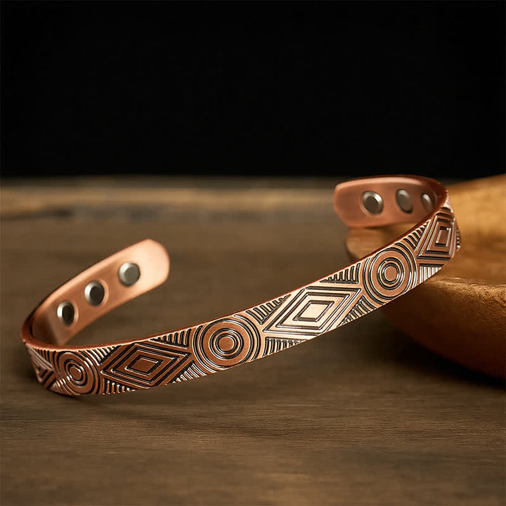 Buddha Stones Bracciale aperto in rame rosso con incisioni geometriche. - image 7