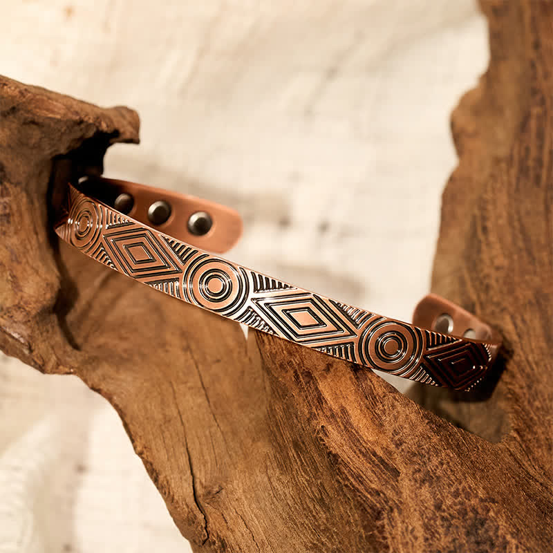 Buddha Stones Bracciale aperto in rame rosso con incisioni geometriche. - image 8
