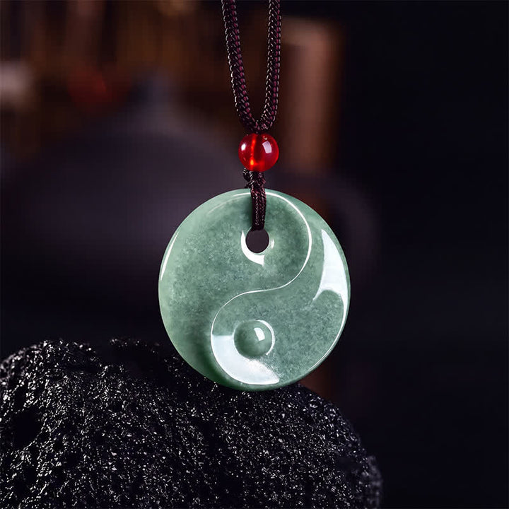 Buddha Stones Collana con cordino intrecciato in giada verde con simbolo Yin Yang e equilibrio - image 2