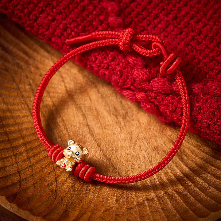 Buddha Stones Braccialetto con cordino intrecciato rosso e sacchetto portafortuna a forma di tigre - image 2
