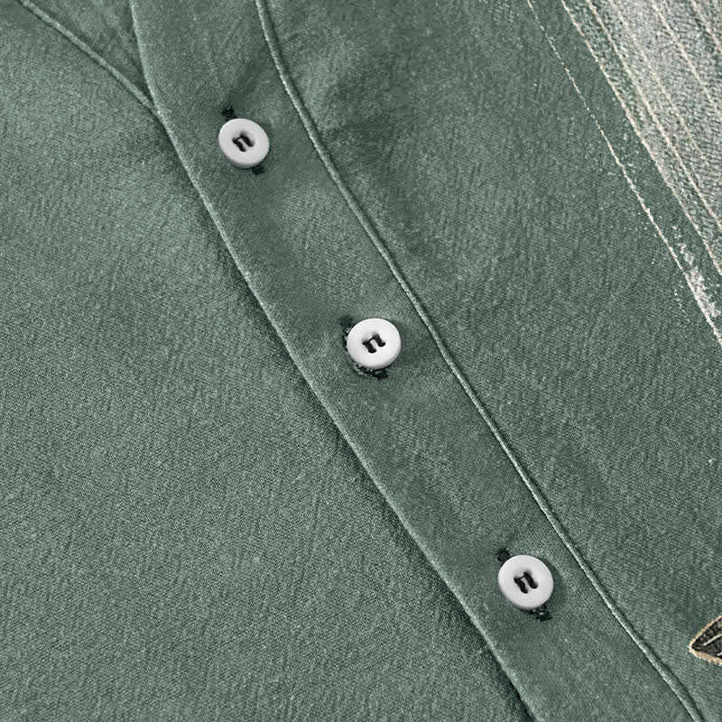Buddha Stones Camicia da uomo a maniche corte con mezzo bottone e stampa di carpe koi in cotone, motivo a onde d'acqua. - image 3