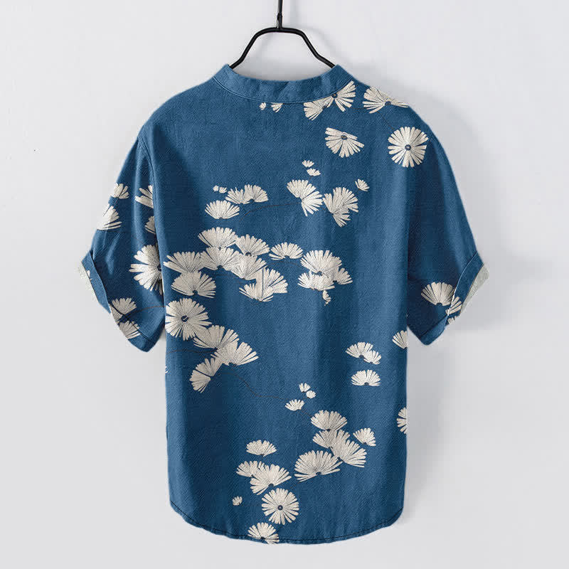 Buddha Stones Camicia da uomo a maniche corte con mezza abbottonatura, in cotone bianco con motivo a margherite. - image 1