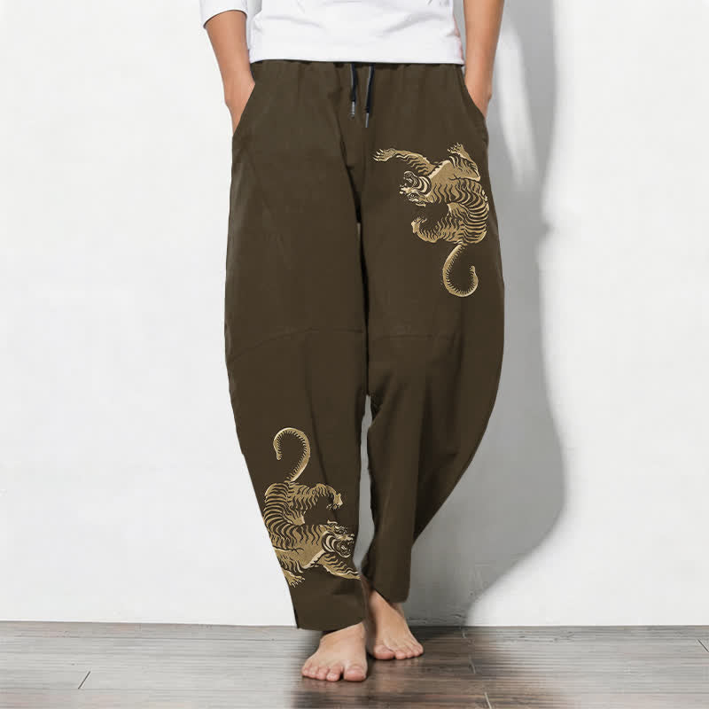 Buddha Stones Pantaloni da uomo affusolati in puro cotone con motivo tigre dorata e coulisse, con tasche. - Marrone sella - US/UK/AU50, EU60 (5XL) - image 0