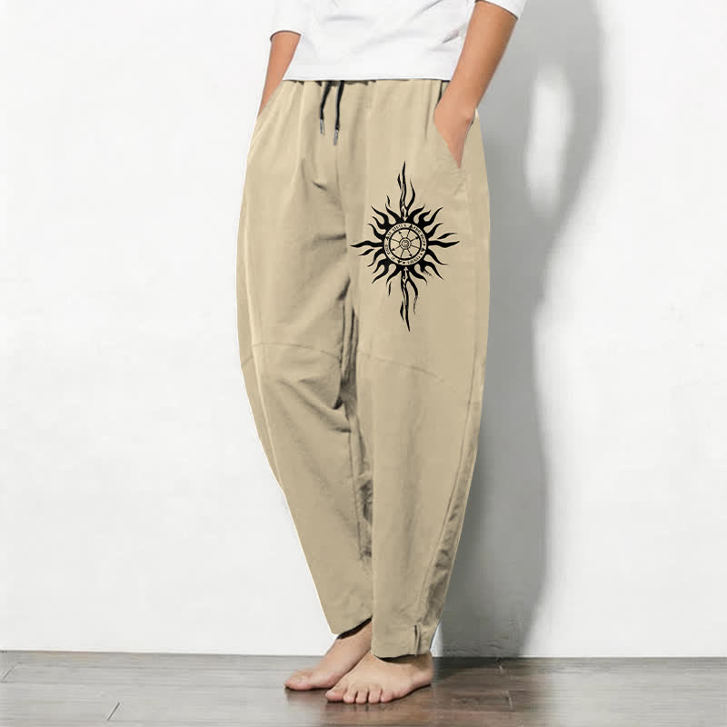 Buddha Stones Pantaloni da uomo affusolati in puro cotone con motivo tribale a sole e coulisse, con tasche. - image 1