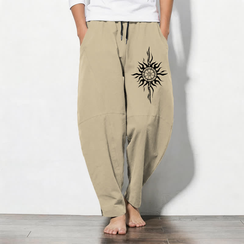 Buddha Stones Pantaloni da uomo affusolati in puro cotone con motivo tribale a sole e coulisse, con tasche. - Verga d'oro pallida - US/UK/AU50, EU60 (5XL) - image 0