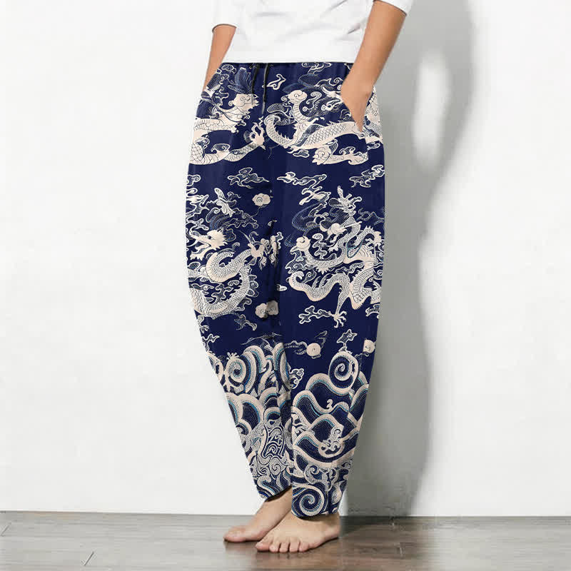 Buddha Stones Pantaloni da uomo affusolati in puro cotone con motivo a onde di drago e coulisse, con tasche. - image 1