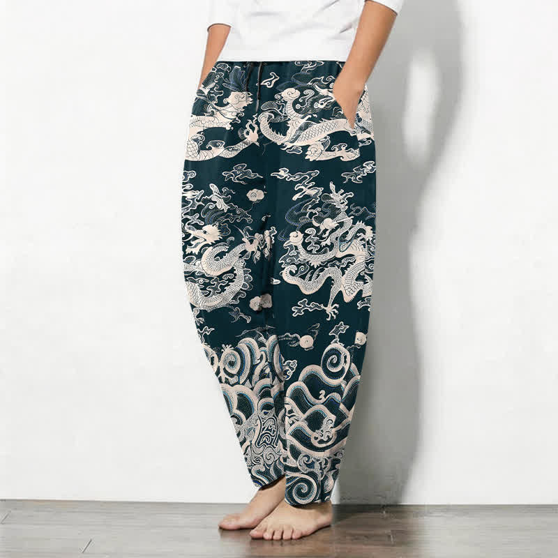 Buddha Stones Pantaloni da uomo affusolati in puro cotone con motivo a onde di drago e coulisse, con tasche. - image 12