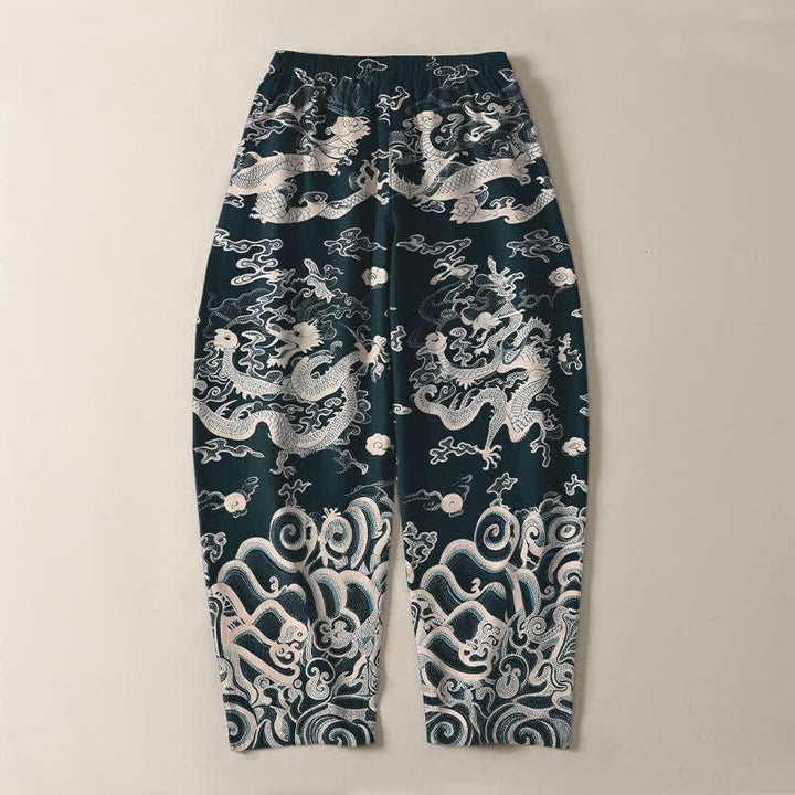 Buddha Stones Pantaloni da uomo affusolati in puro cotone con motivo a onde di drago e coulisse, con tasche. - image 14