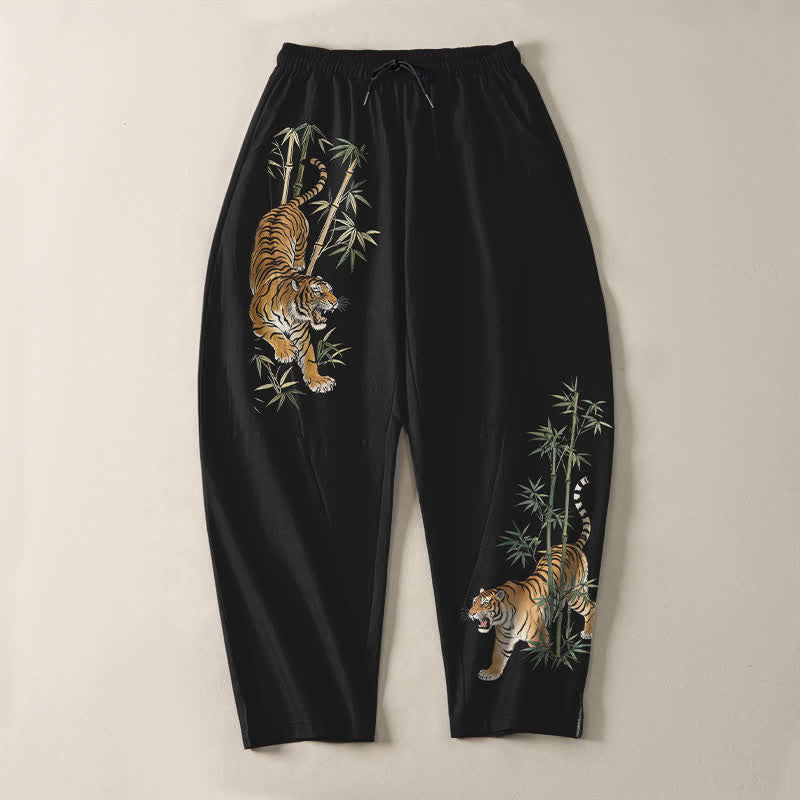 Buddha Stones Pantaloni da uomo affusolati in puro cotone con coulisse e motivo tigre e bambù, con tasche. - image 2