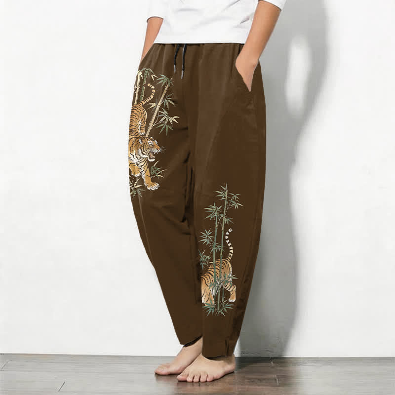 Buddha Stones Pantaloni da uomo affusolati in puro cotone con coulisse e motivo tigre e bambù, con tasche. - image 8